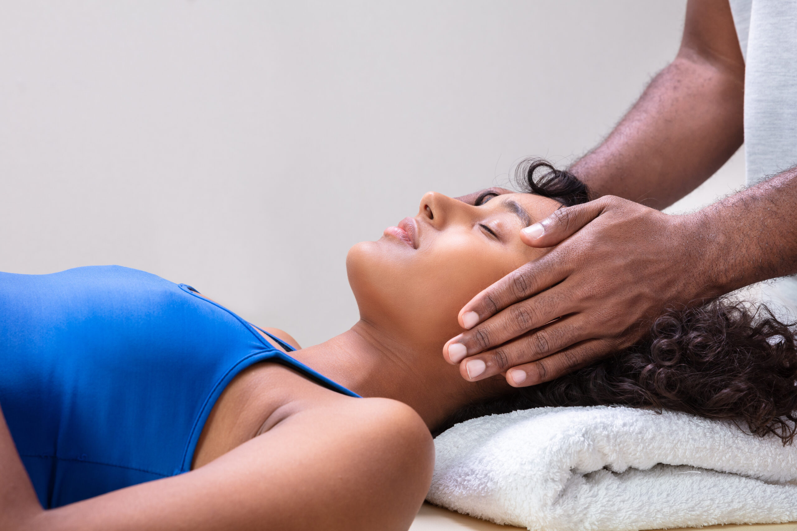 Holistic healing session at Proactive Choice clinic, natural treatment focus